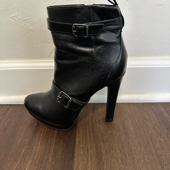 Vera Wang Booties - Picture 7 of 7